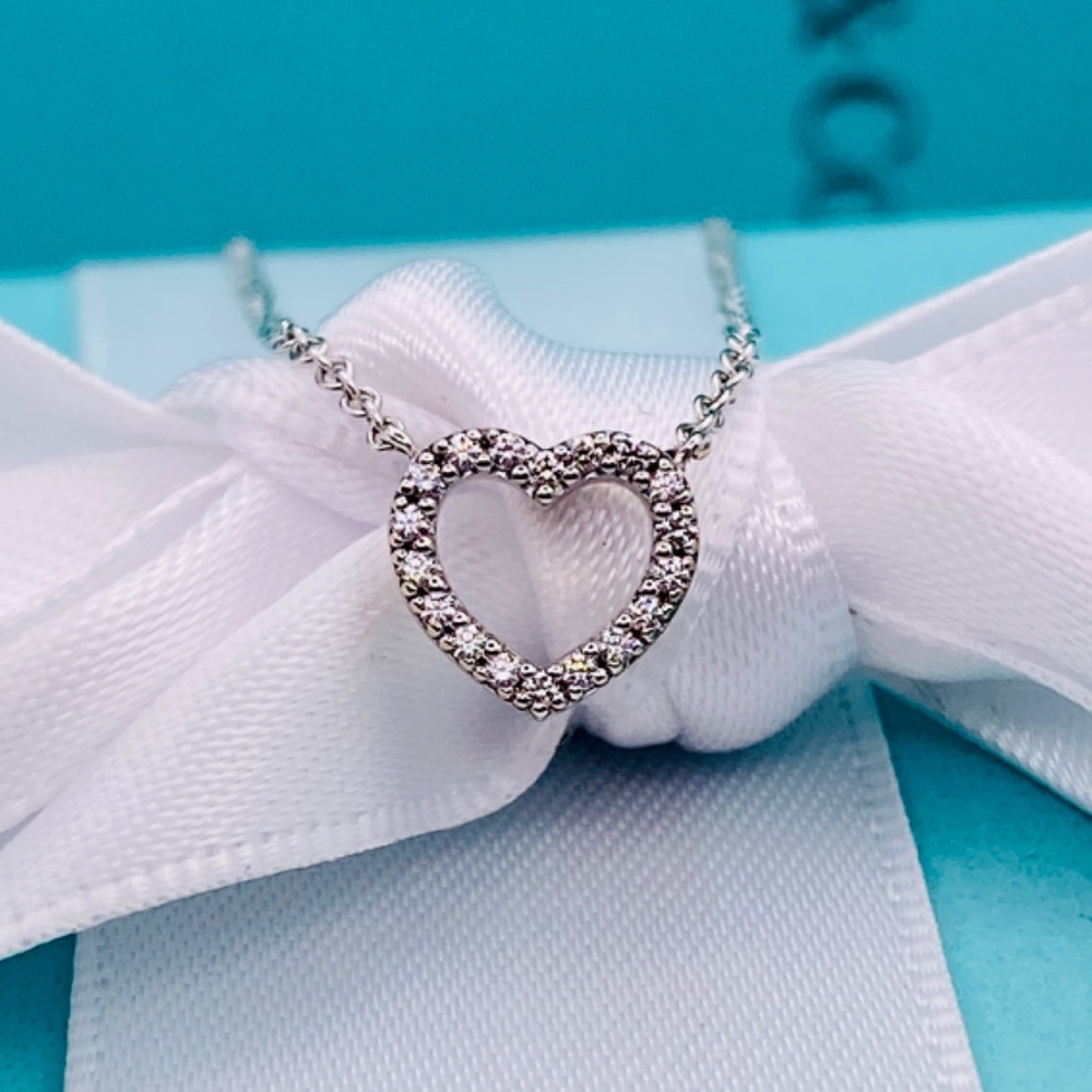 SOLD🔥Tiffany & Co. Necklace Metro Heart Diamond necklace 750 white Gold w/box - Picture 4 of 10